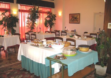 Sala colazione e bar interno