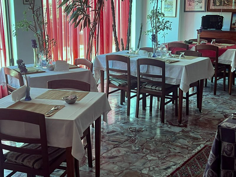 La sala dove si fa colazione all'Albergo Milena